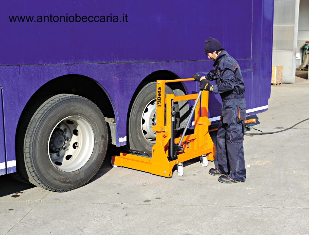 3008 030080100 3008 Beta Sollevatore e posizionatore ruote Truck singole e gemellari 2